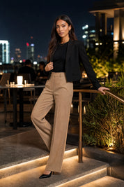 Pantalon tailleur camel coupe large | Deuxième photo lifestyle | Lounelle Paris