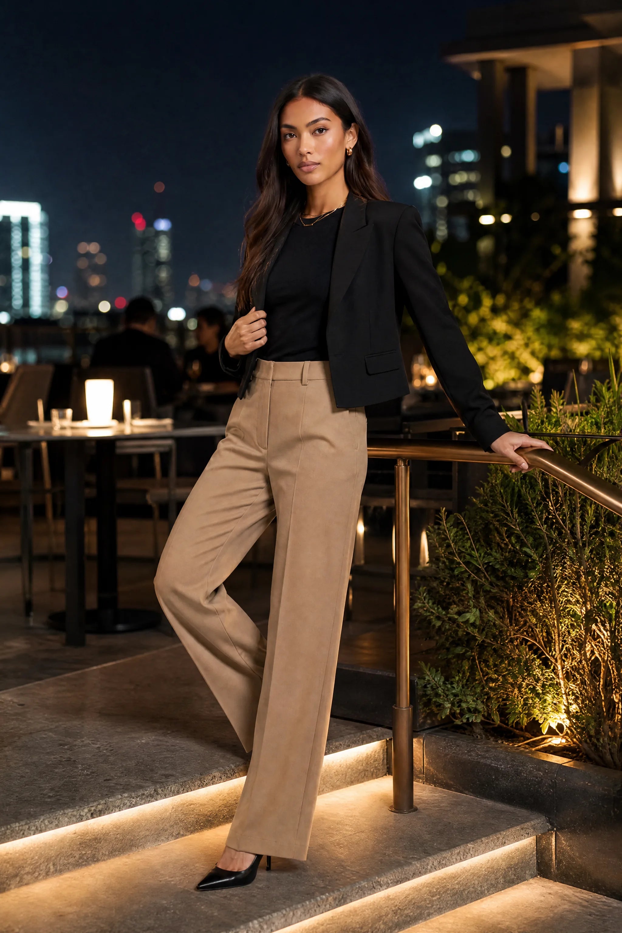 Pantalon tailleur camel coupe large | Deuxième photo lifestyle | Lounelle Paris