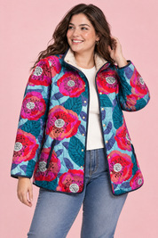 Veste matelassée turquoise à col montant | Porté sur une silhouette plus ronde | Lounelle Paris