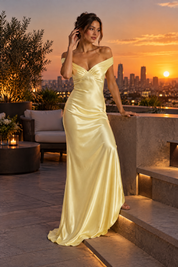 Robe longue froncée jaune clair épaules dénudées | Deuxième photo lifestyle | Lounelle Paris