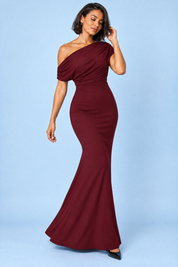 Robe longue bordeaux à encolure Bardot et bretelle torsadée | Vue en mouvement | Lounelle Paris