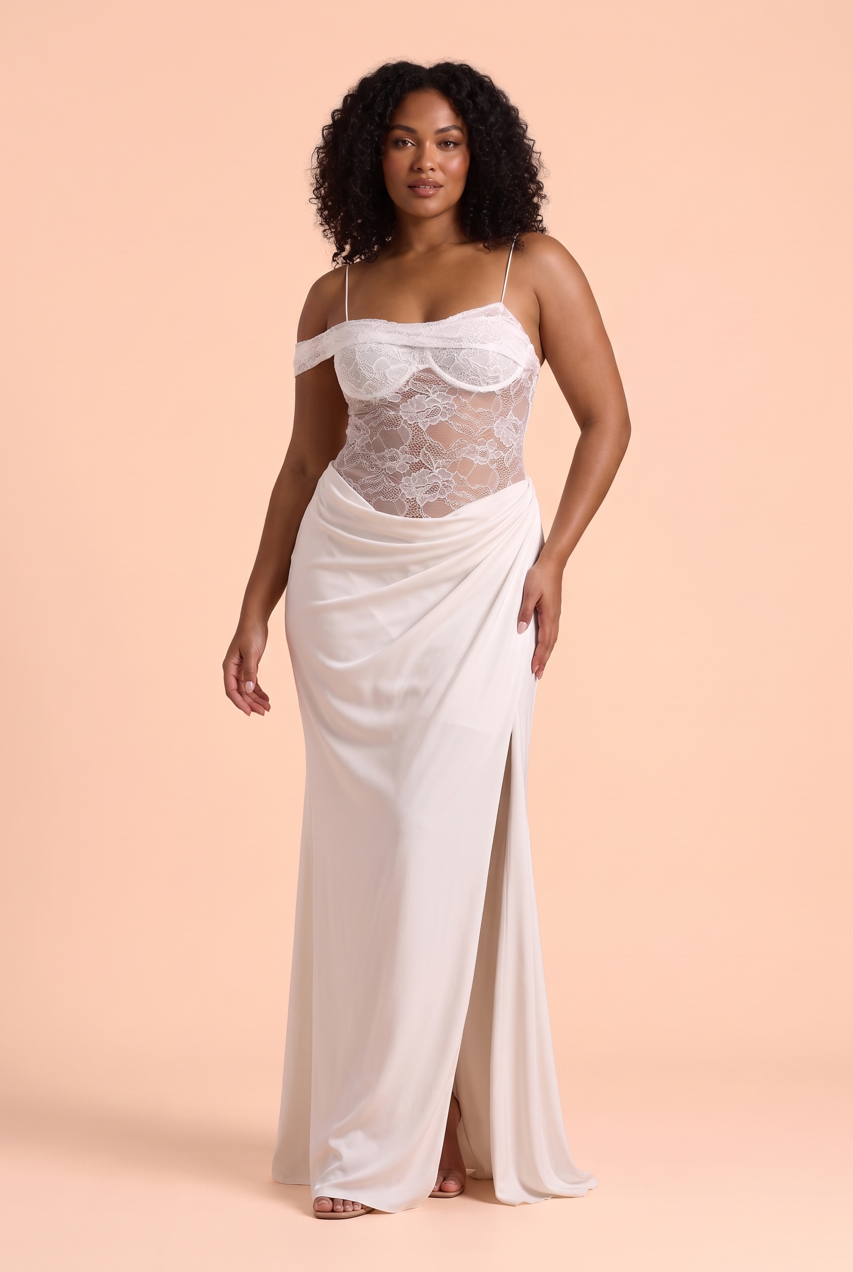 Robe longue blanche à empiècements en dentelle | Porté sur une autre silhouette | Lounelle Paris