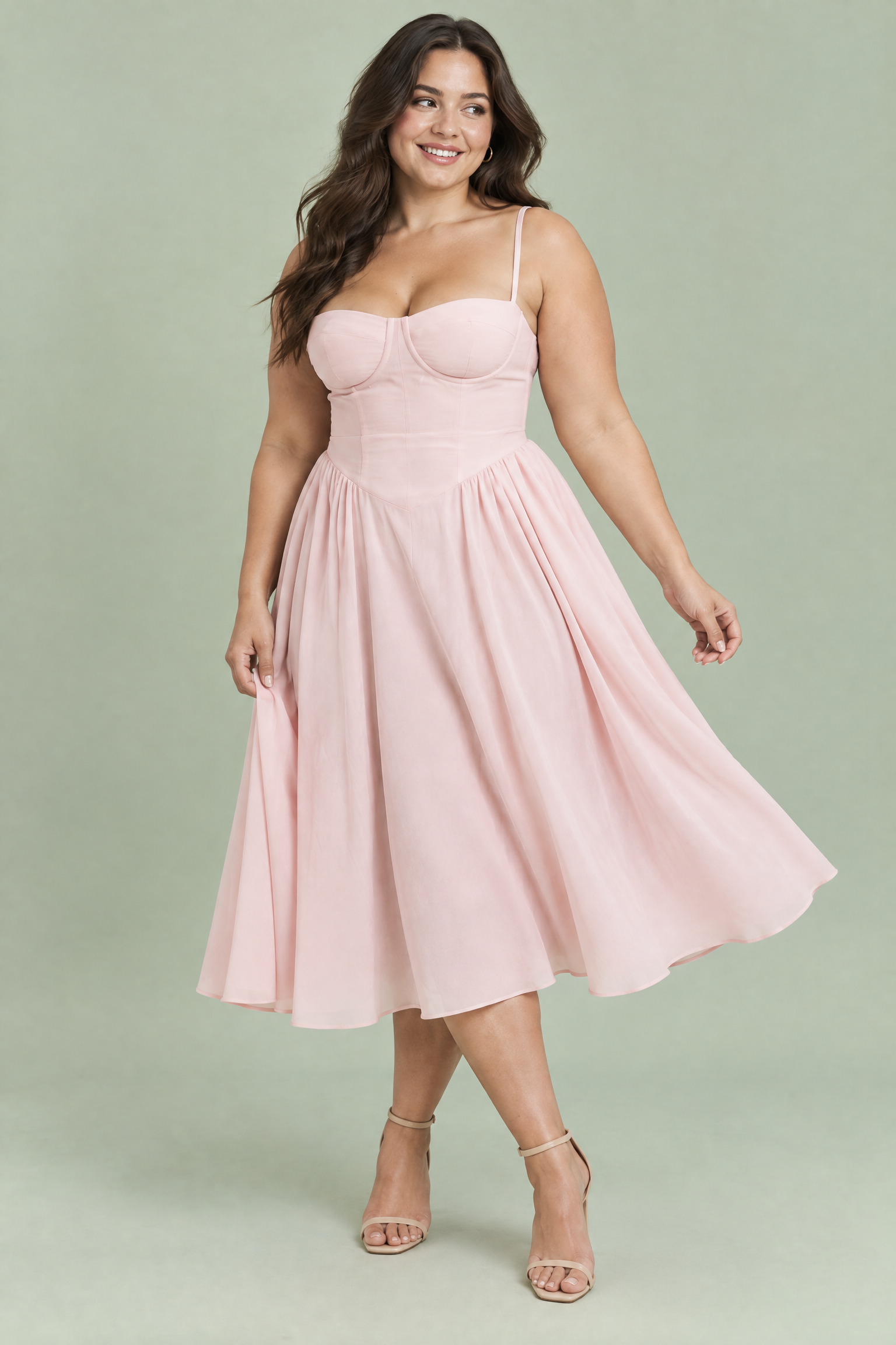 Robe bustier midi rose | Porté sur une silhouette plus ronde | Lounelle Paris