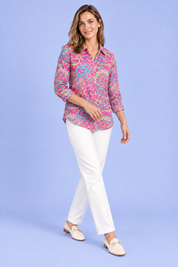 Chemise oversize rose à imprimé cachemire | Vue en mouvement | Lounelle Paris