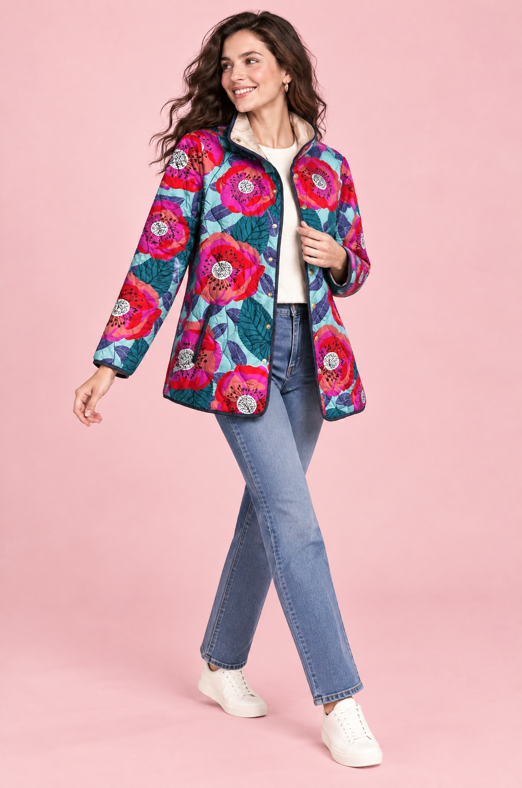 Veste matelassée turquoise à col montant | Vue en mouvement | Lounelle Paris