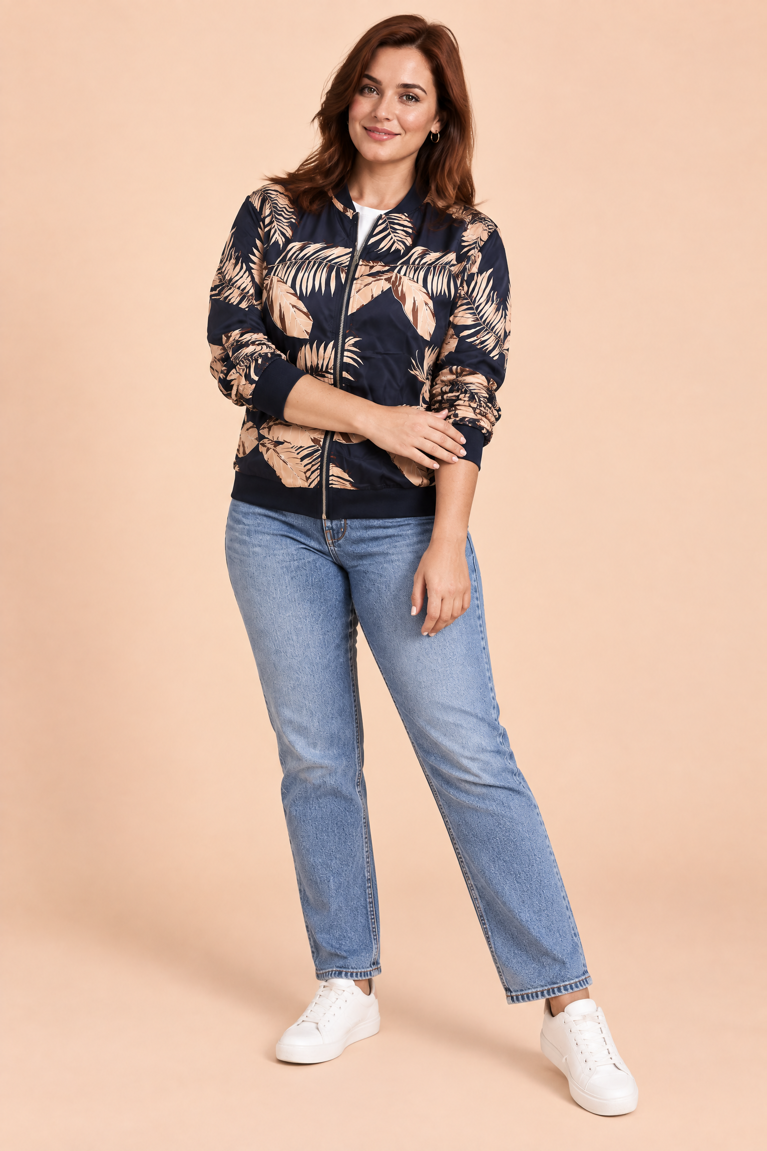 Veste bomber fleurie ajustée bleu mer | Porté sur une autre silhouette | Lounelle Paris