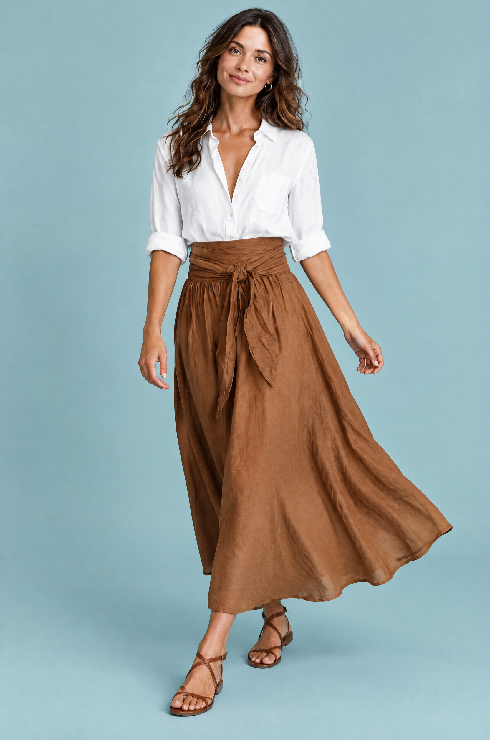 Ensemble chemise et jupe longue marron à taille nouée | Vue en mouvement | Lounelle Paris