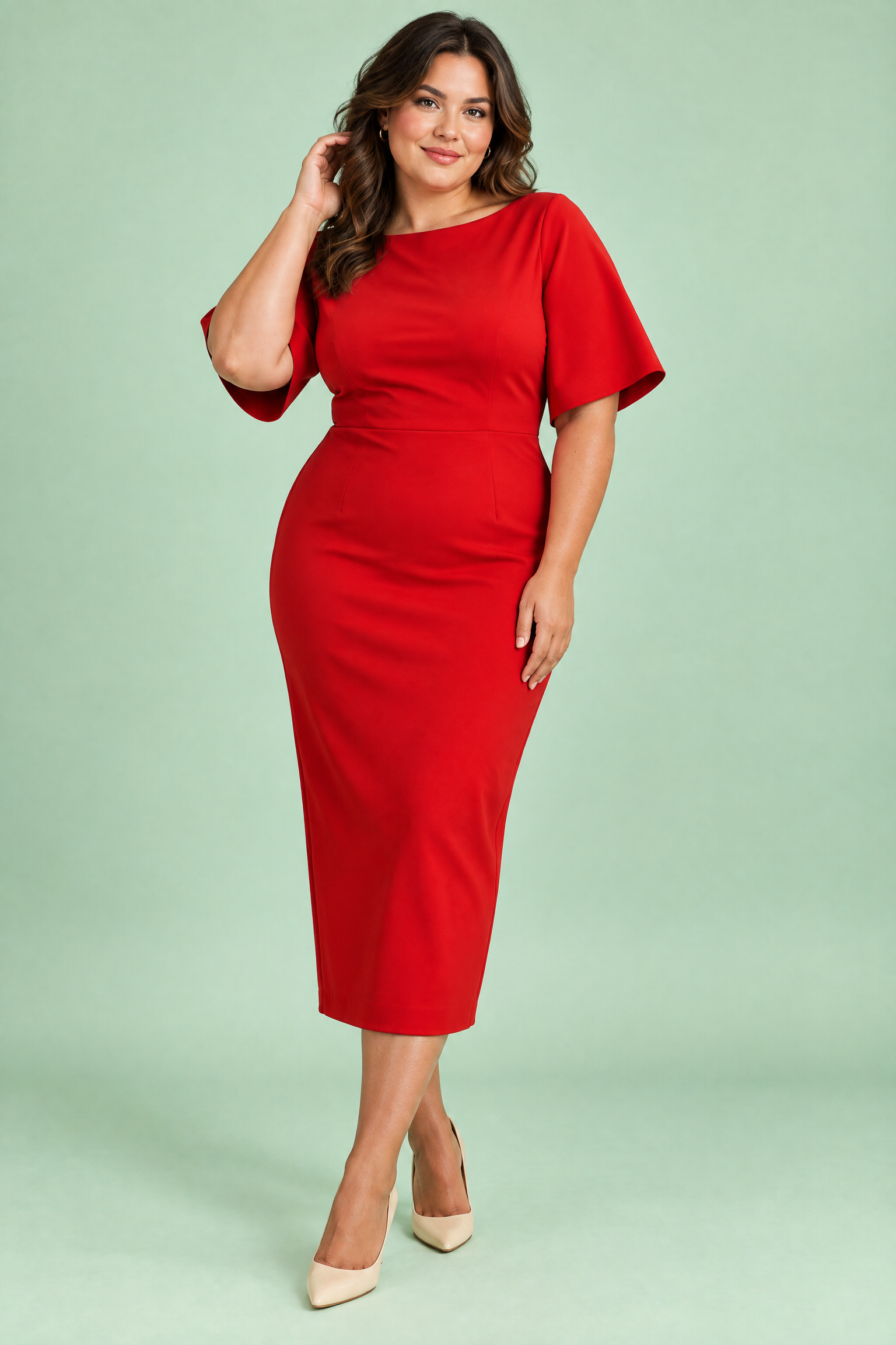 Robe midi rouge avec cape amovible | Porté sur une silhouette plus ronde | Lounelle Paris