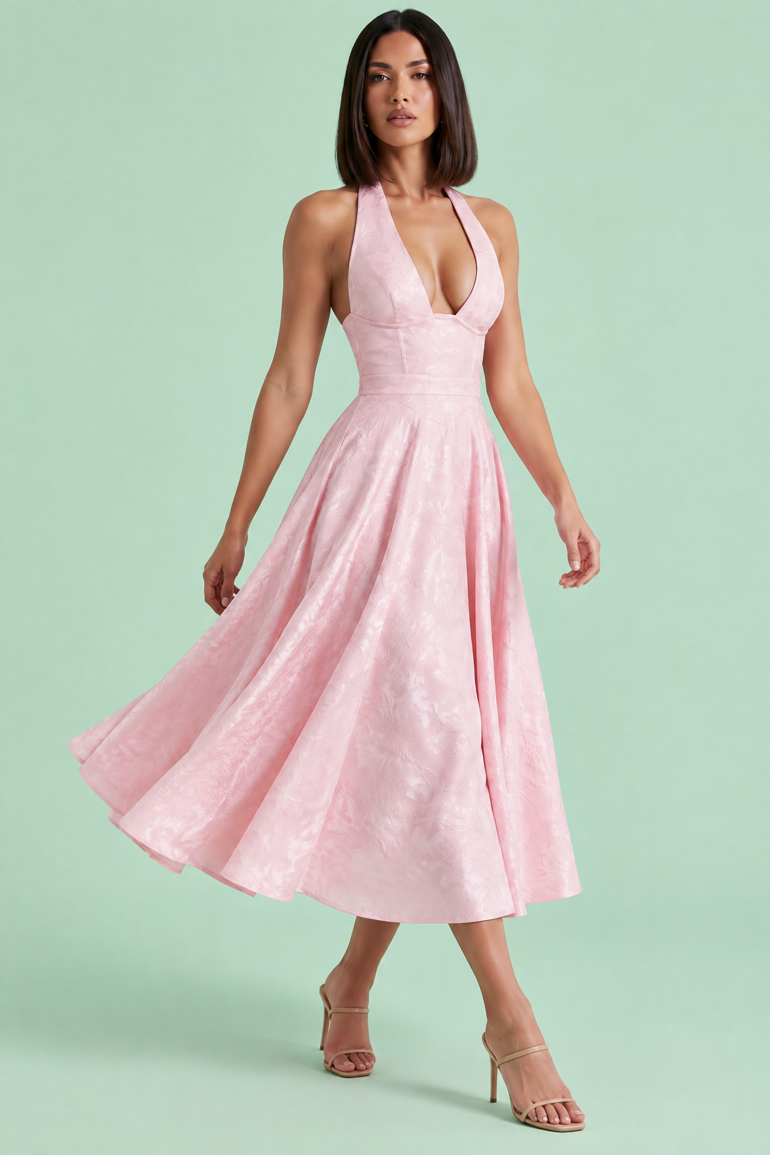 Robe midi jacquard à encolure dos nu rose | Vue en mouvement | Lounelle Paris