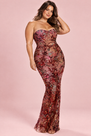 Robe moulante bustier rouge | Porté sur une silhouette plus ronde | Lounelle Paris
