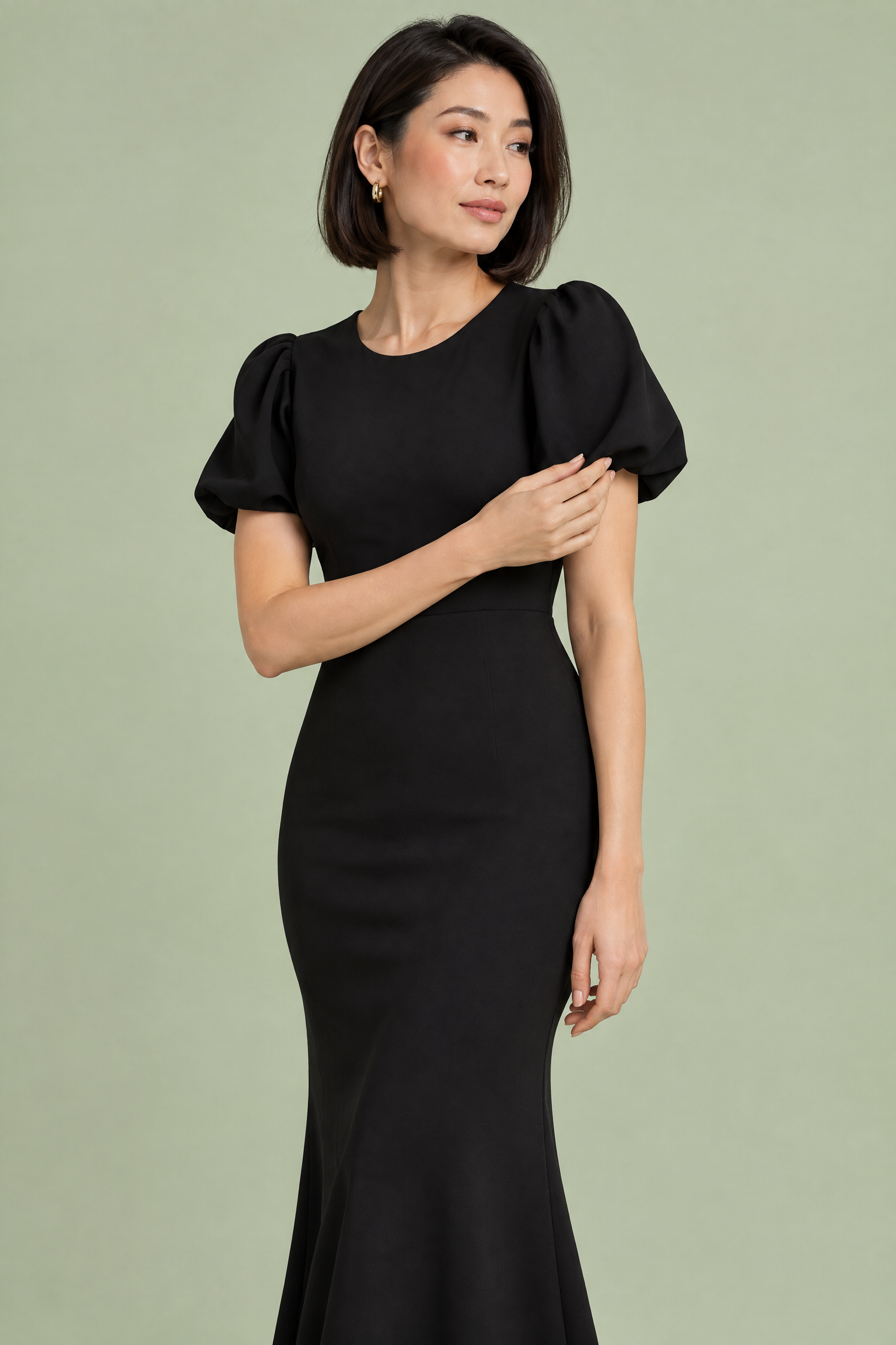 Robe midi noire à manches bouffantes | Vue rapprochée | Lounelle Paris