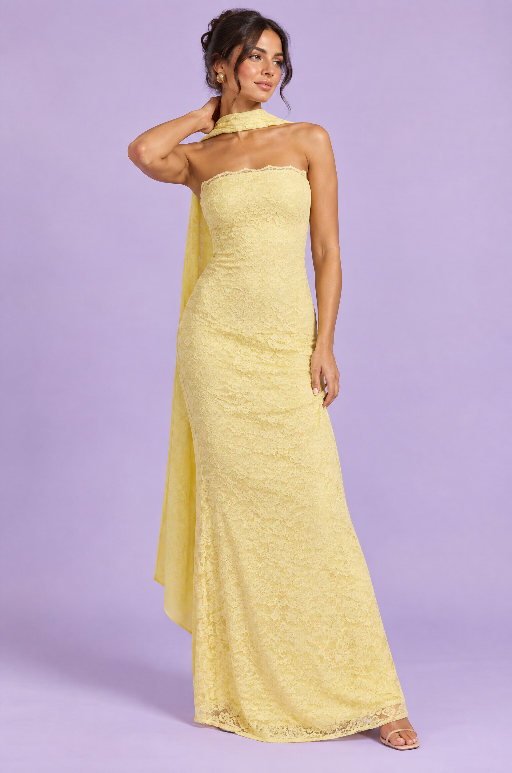 Robe longue moulante jaune en dentelle, bustier avec détail foulard | Vue de face | Lounelle Paris