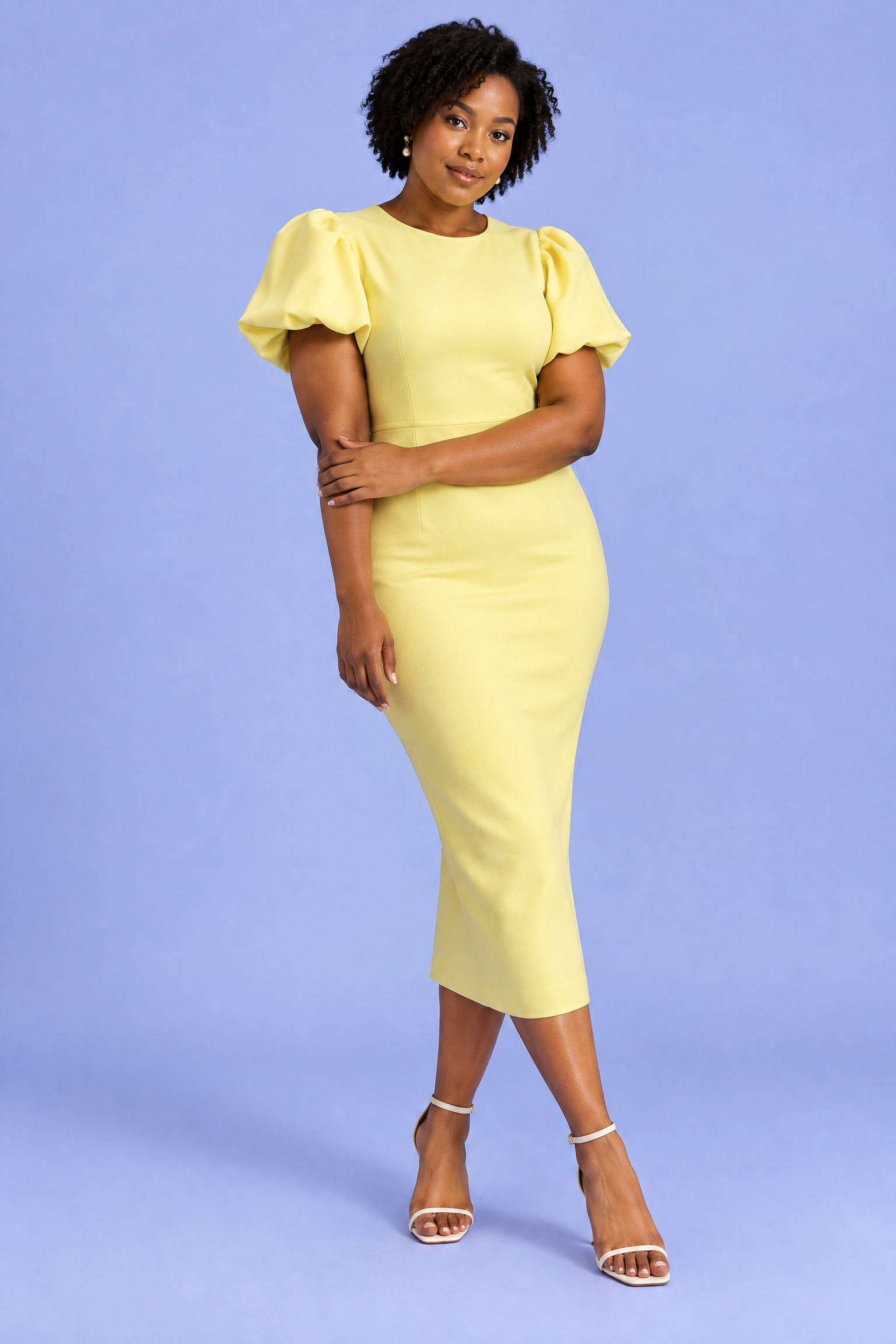 Robe midi jaune à manches bouffantes | Porté sur une silhouette plus ronde | Lounelle Paris