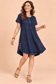 Blouse bleu marine oversize boutonnée devant | Vue en mouvement | Lounelle Paris