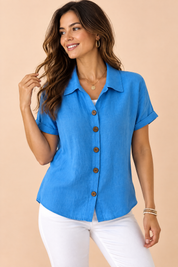 Chemise bleue à manches courtes et col classique | Vue de face | Lounelle Paris