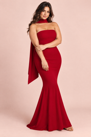 Robe longue rouge bustier bandeau à coupe sirène | Porté sur une silhouette plus ronde | Lounelle Paris