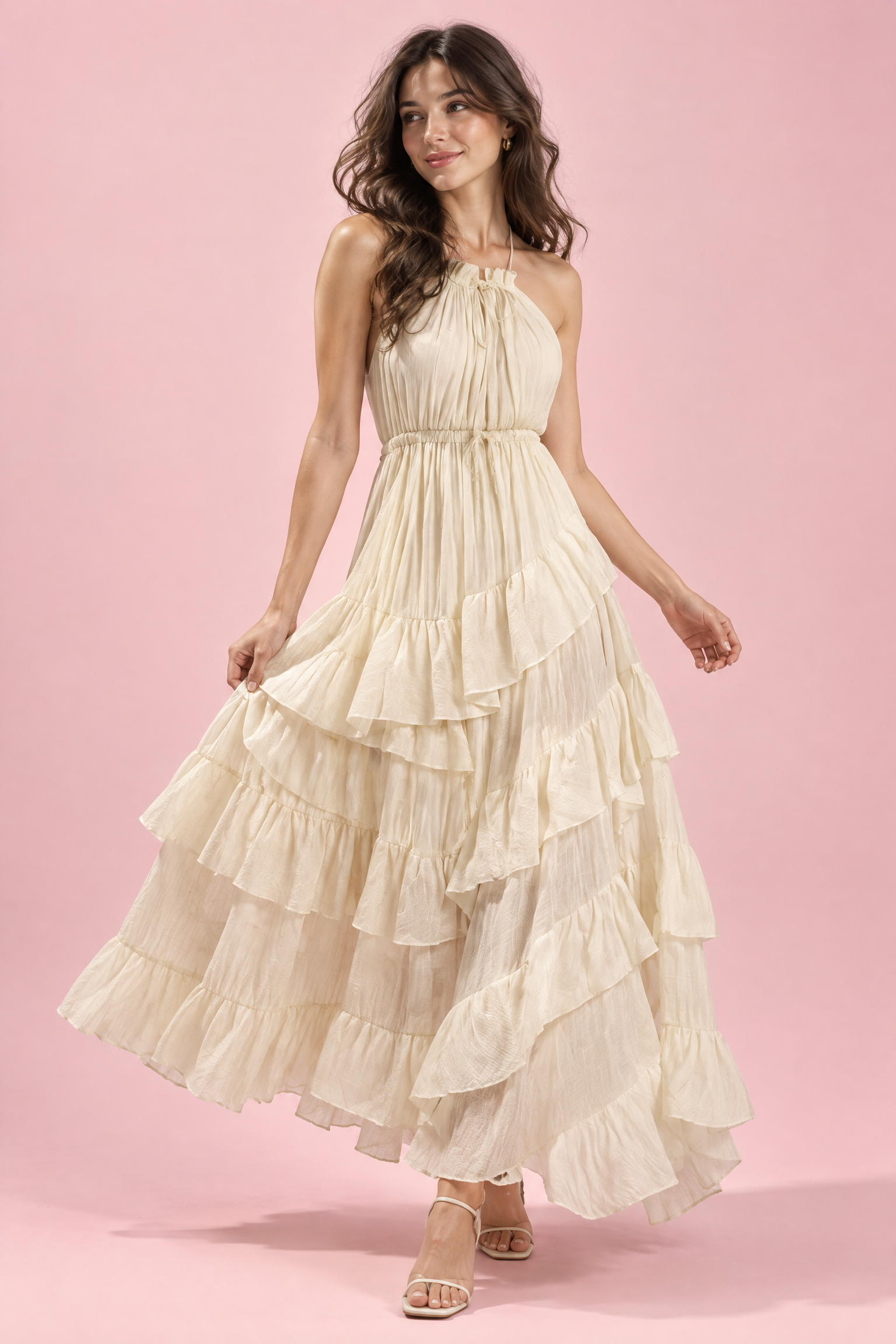 Robe longue beige à décolleté plongeant, volants et fente haute devant | Vue de face | Lounelle Paris