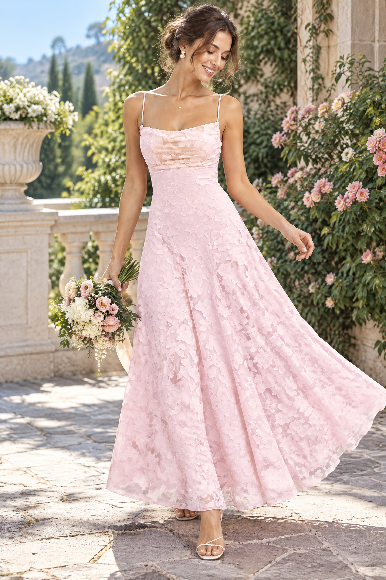 Robe longue fleurie rose à col bénitier | Photo lifestyle | Lounelle Paris