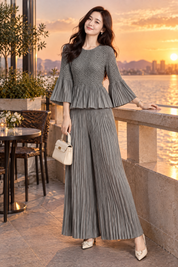 Ensemble plissé gris avec pantalon large | Deuxième photo lifestyle | Lounelle Paris