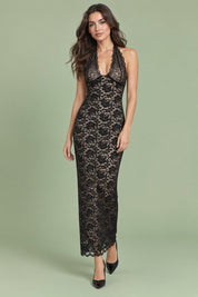 Robe longue en dentelle noire à encolure asymétrique et détail au col | Vue en mouvement | Lounelle Paris