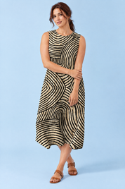 Robe midi écrue rayée sans manches | Porté sur une autre silhouette | Lounelle Paris