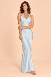 Robe longue bleu poudré à fronces et col V | Vue de face | Lounelle Paris