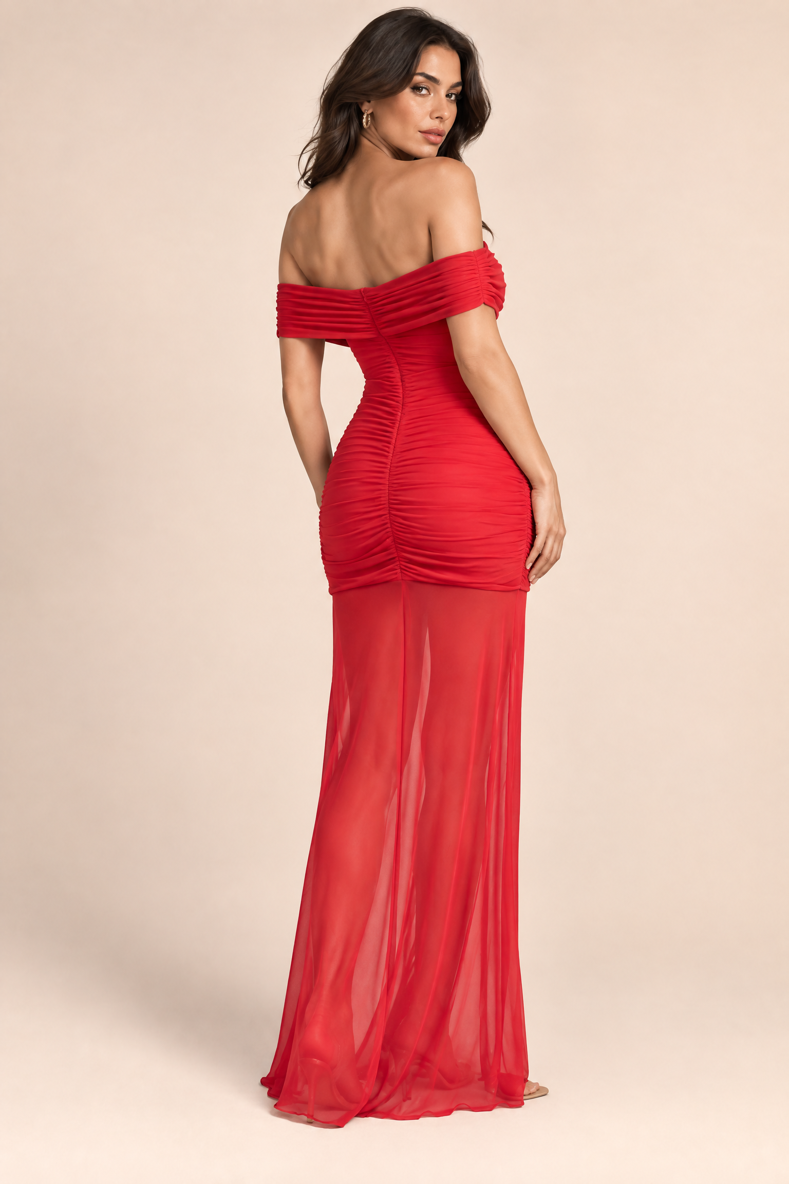 Robe longue rouge froncée à épaules dénudées | Vue de dos | Lounelle Paris