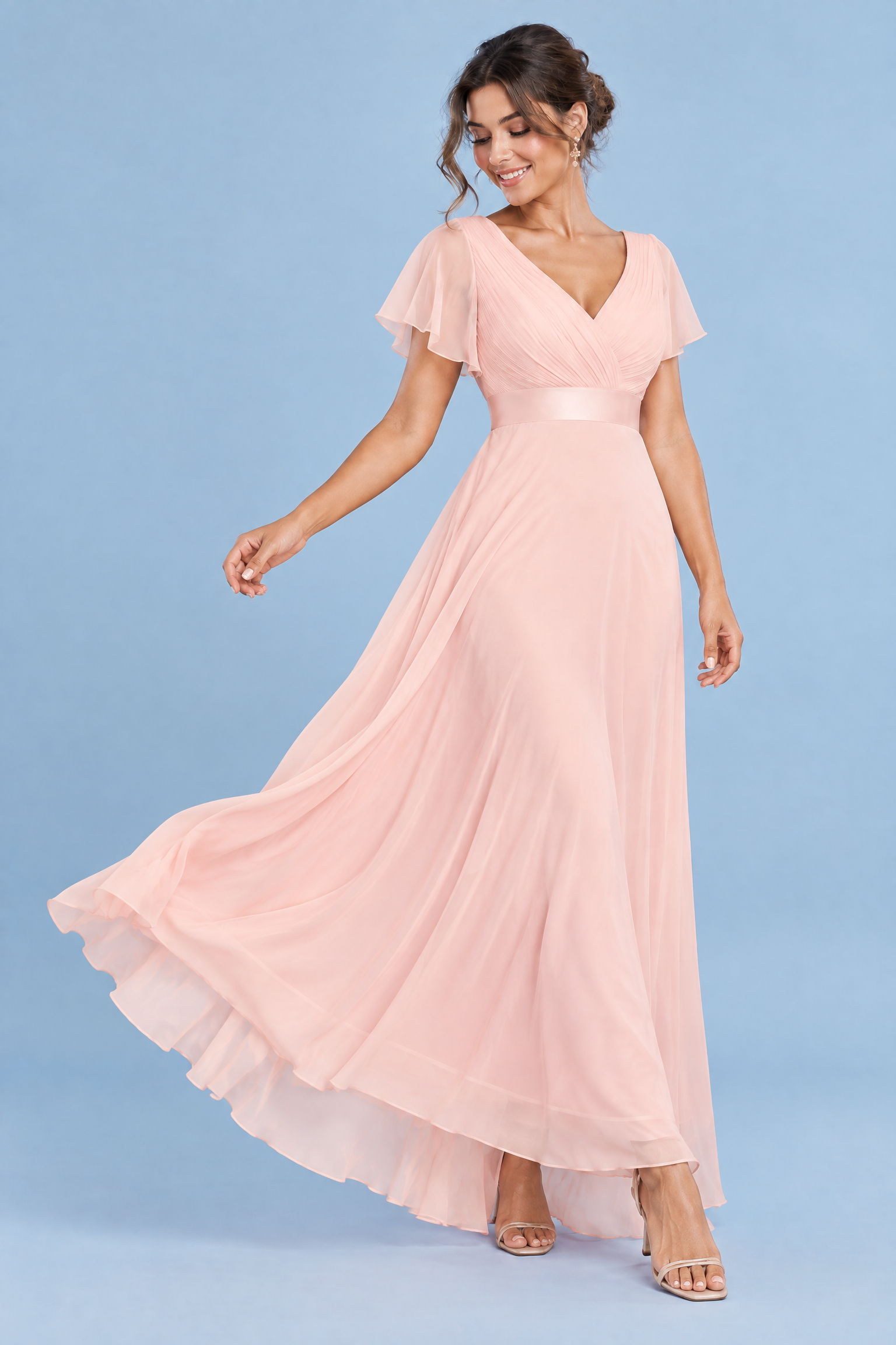 Robe longue plissée rose à col V | Vue en mouvement | Lounelle Paris