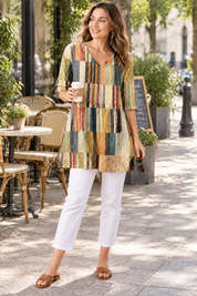 Tunique rayée à col V beige | Photo lifestyle | Lounelle Paris