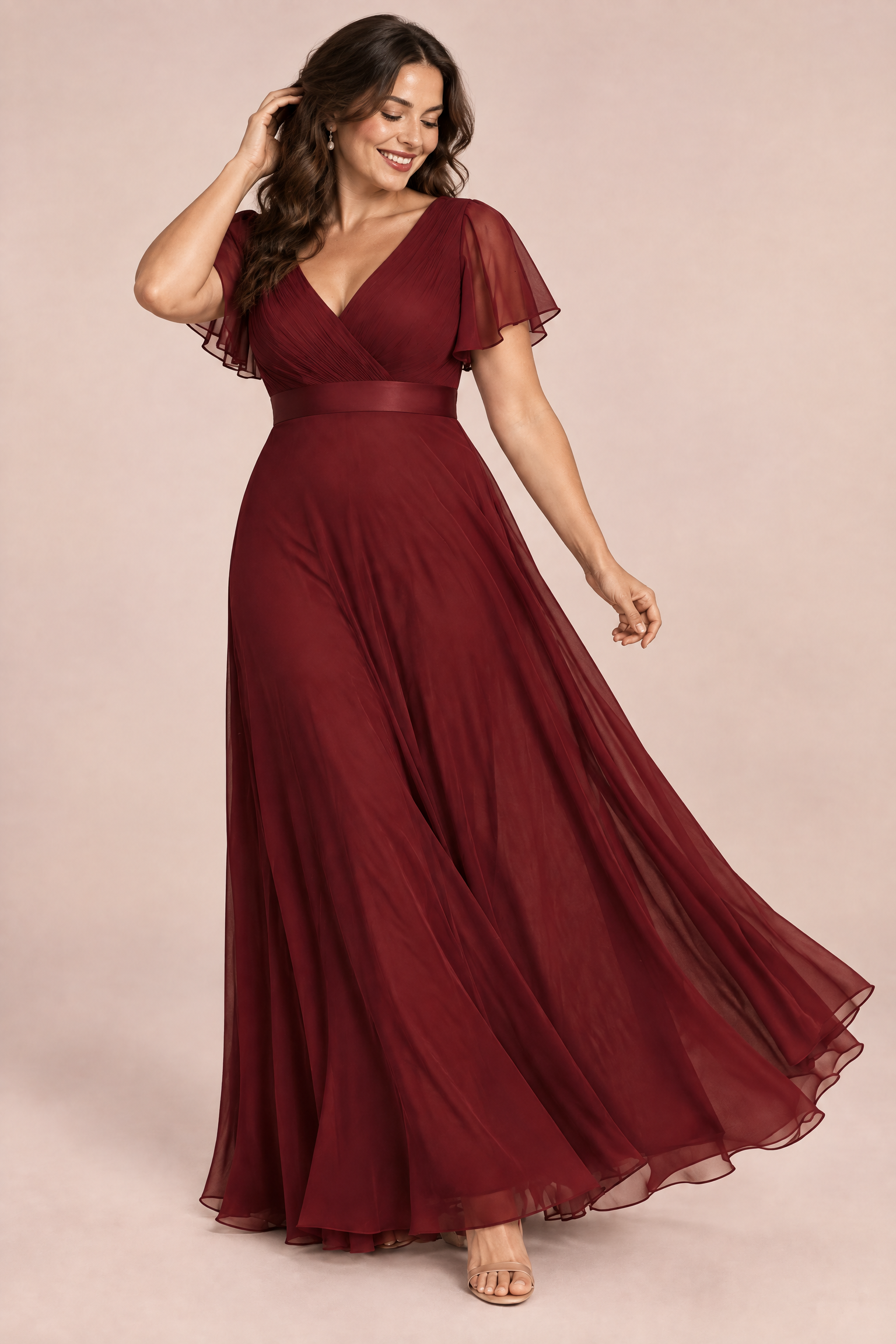 Robe longue plissée bordeaux à col V | Porté sur une autre silhouette | Lounelle Paris