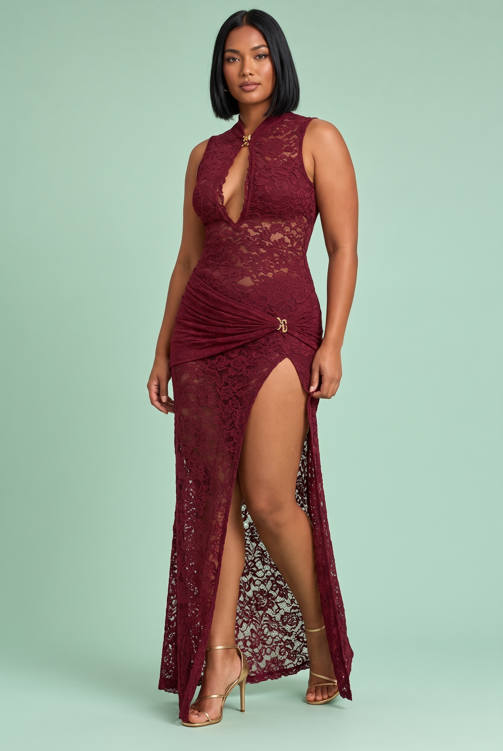 Robe longue bordeaux en dentelle transparente à col montant | Porté sur une silhouette plus ronde | Lounelle Paris