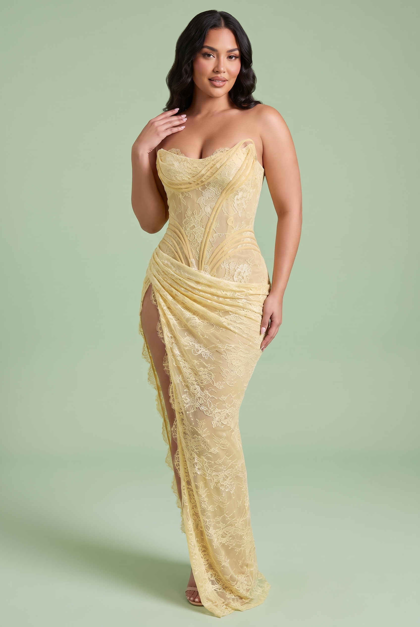 Robe longue bustier en dentelle froncée jaune pâle | Porté sur une autre silhouette | Lounelle Paris