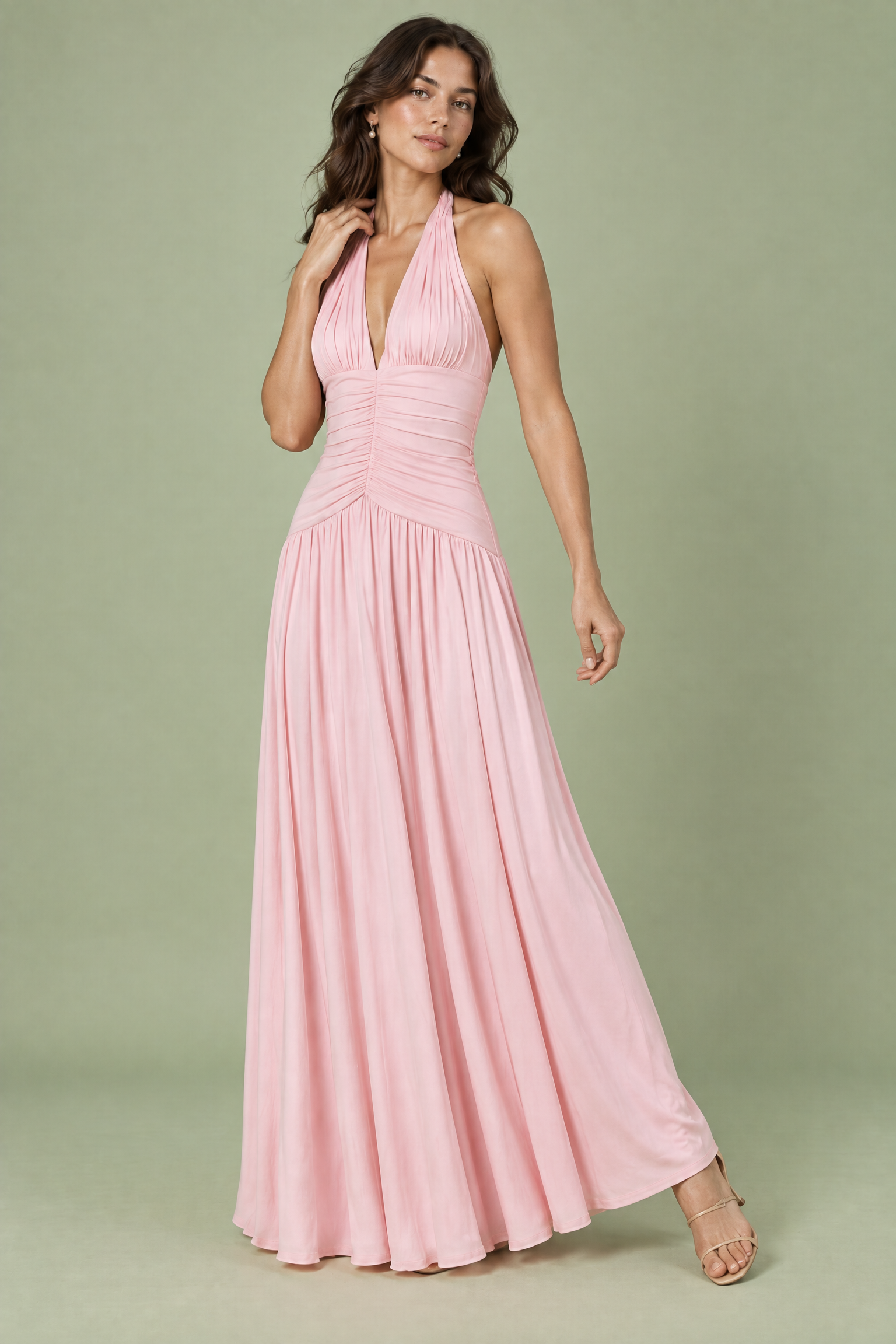Robe longue rose à décolleté plongeant et détails froncés | Vue de dos | Lounelle Paris
