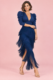 Robe bleu marine à franges et col V | Porté sur une autre silhouette | Lounelle Paris