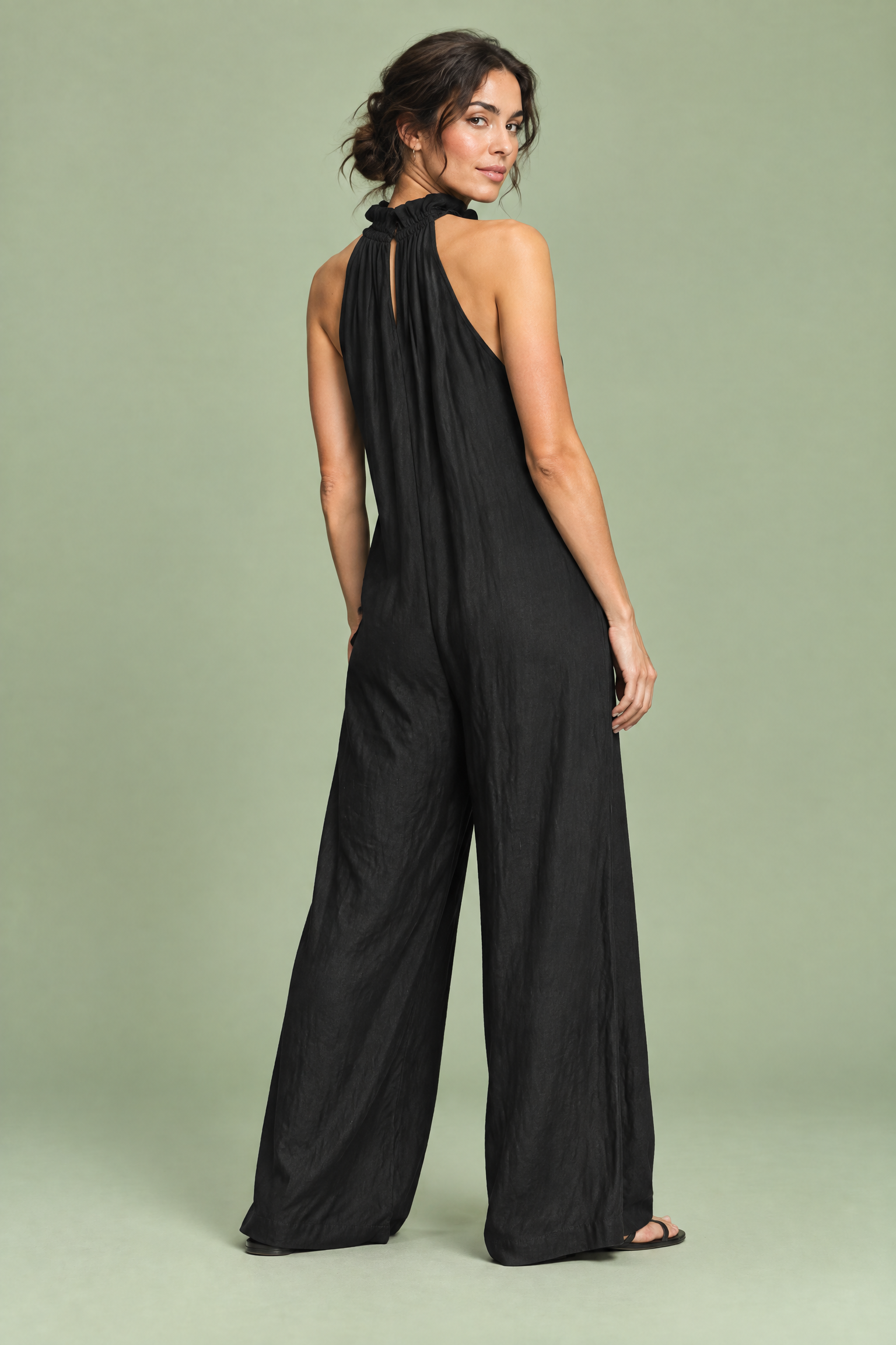 Robe longue noire à volants et encolure américaine | Vue de dos | Lounelle Paris