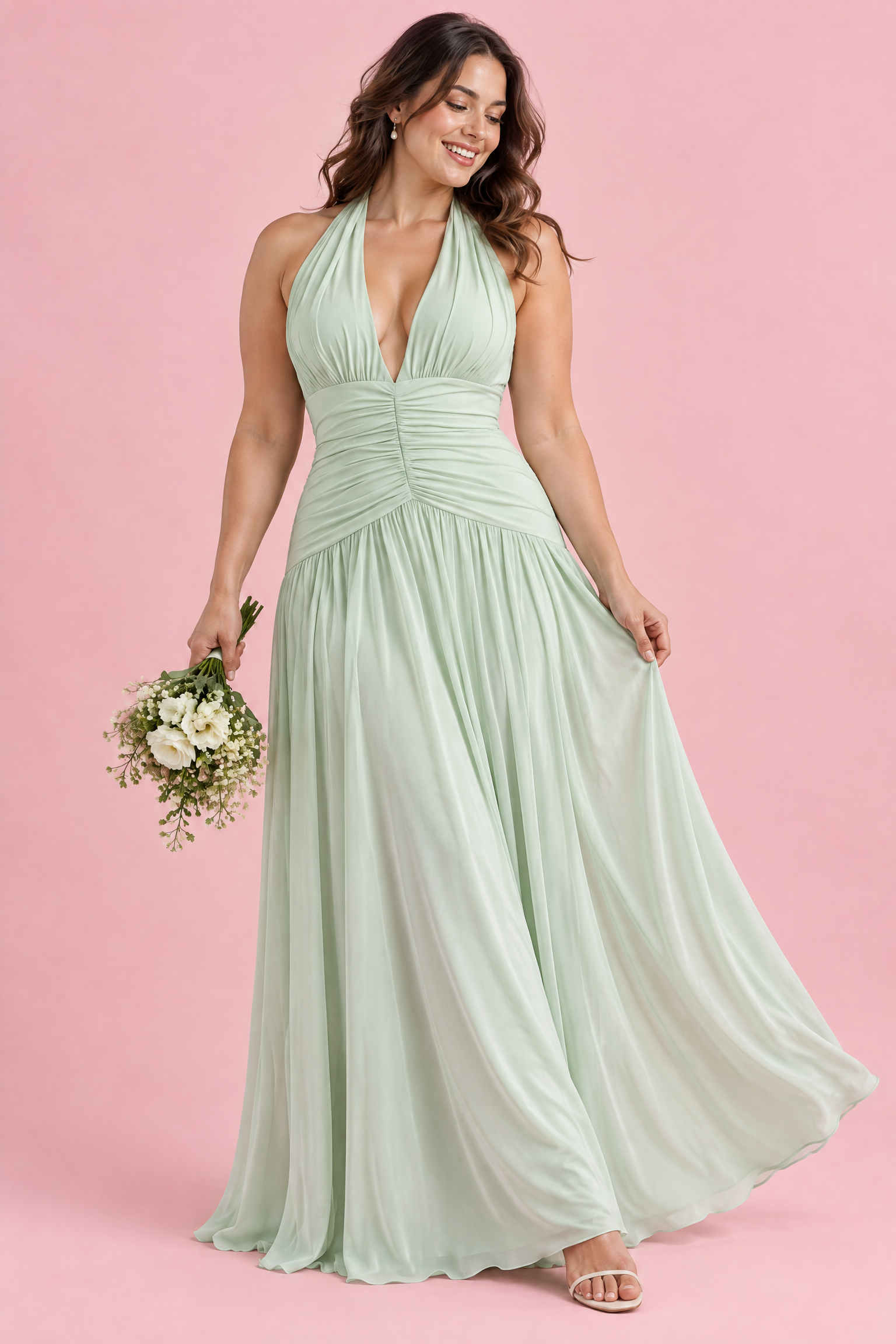 Robe longue vert clair à décolleté plongeant et détails froncés | Porté sur une autre silhouette | Lounelle Paris