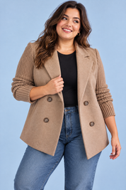 Blazer marron croisé à revers | Porté sur une silhouette plus ronde | Lounelle Paris