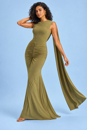 Robe longue verte à col bateau, manches cape et dos nu | Vue en mouvement | Lounelle Paris