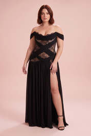 Robe noire à découpes et col bénitier | Porté sur une silhouette plus ronde | Lounelle Paris