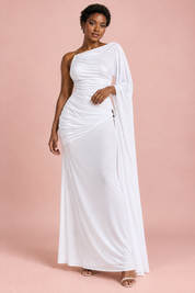 Robe longue blanche à col montant, détails drapés et manches cape | Porté sur une autre silhouette | Lounelle Paris