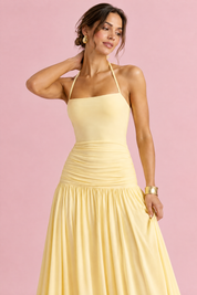 Robe longue jaune clair à encolure carrée et fronces | Vue rapprochée | Lounelle Paris