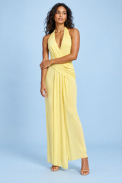 Robe longue jaune à encolure bateau, dos nu et manches cape | Vue de face | Lounelle Paris
