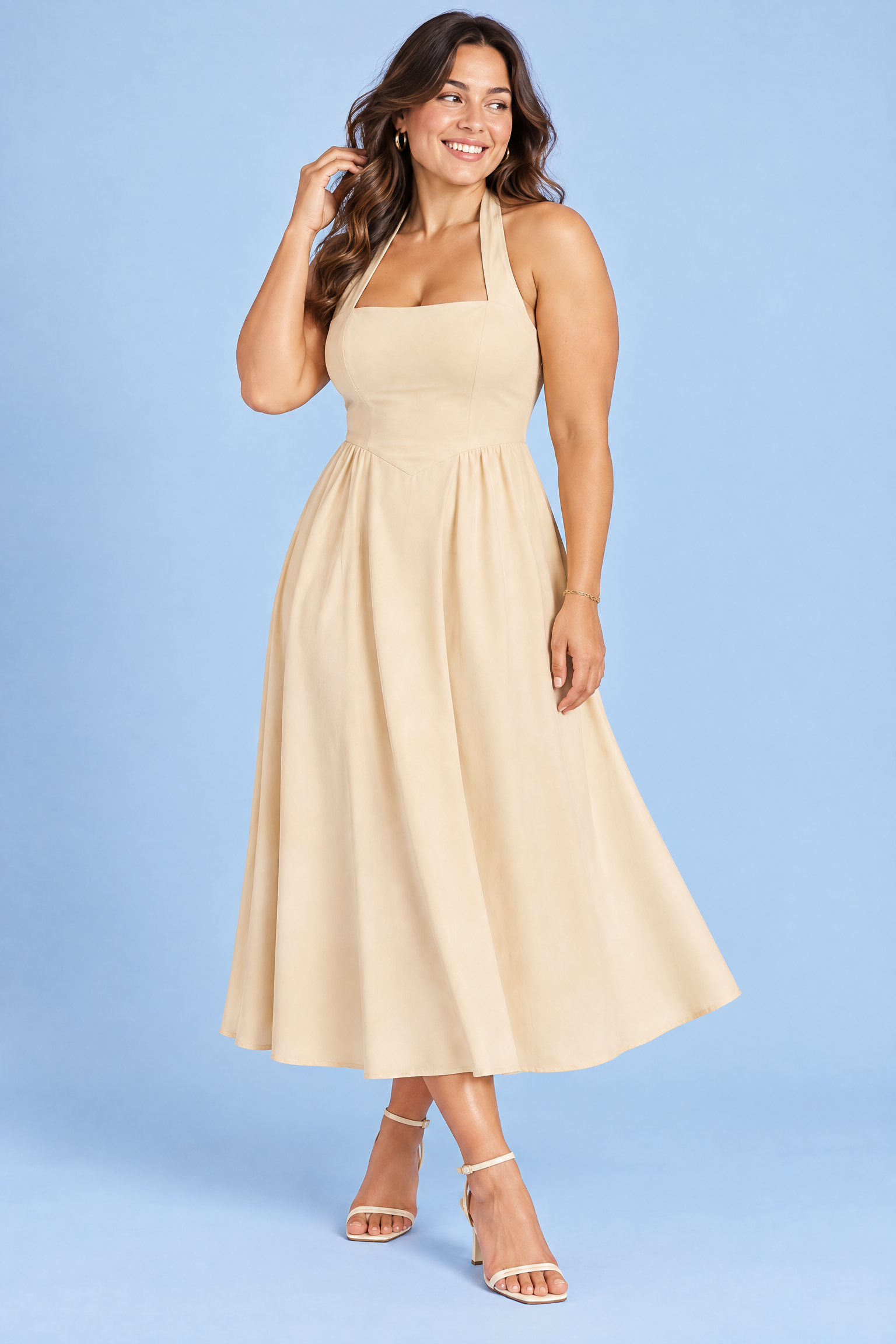 Robe midi patineuse beige à encolure américaine | Porté sur une autre silhouette | Lounelle Paris