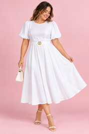 Robe midi blanche à col montant et manches bouffantes | Porté sur une silhouette plus ronde | Lounelle Paris