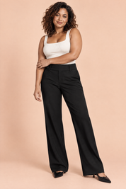 Pantalon noir large à taille basse | Porté sur une silhouette plus ronde | Lounelle Paris