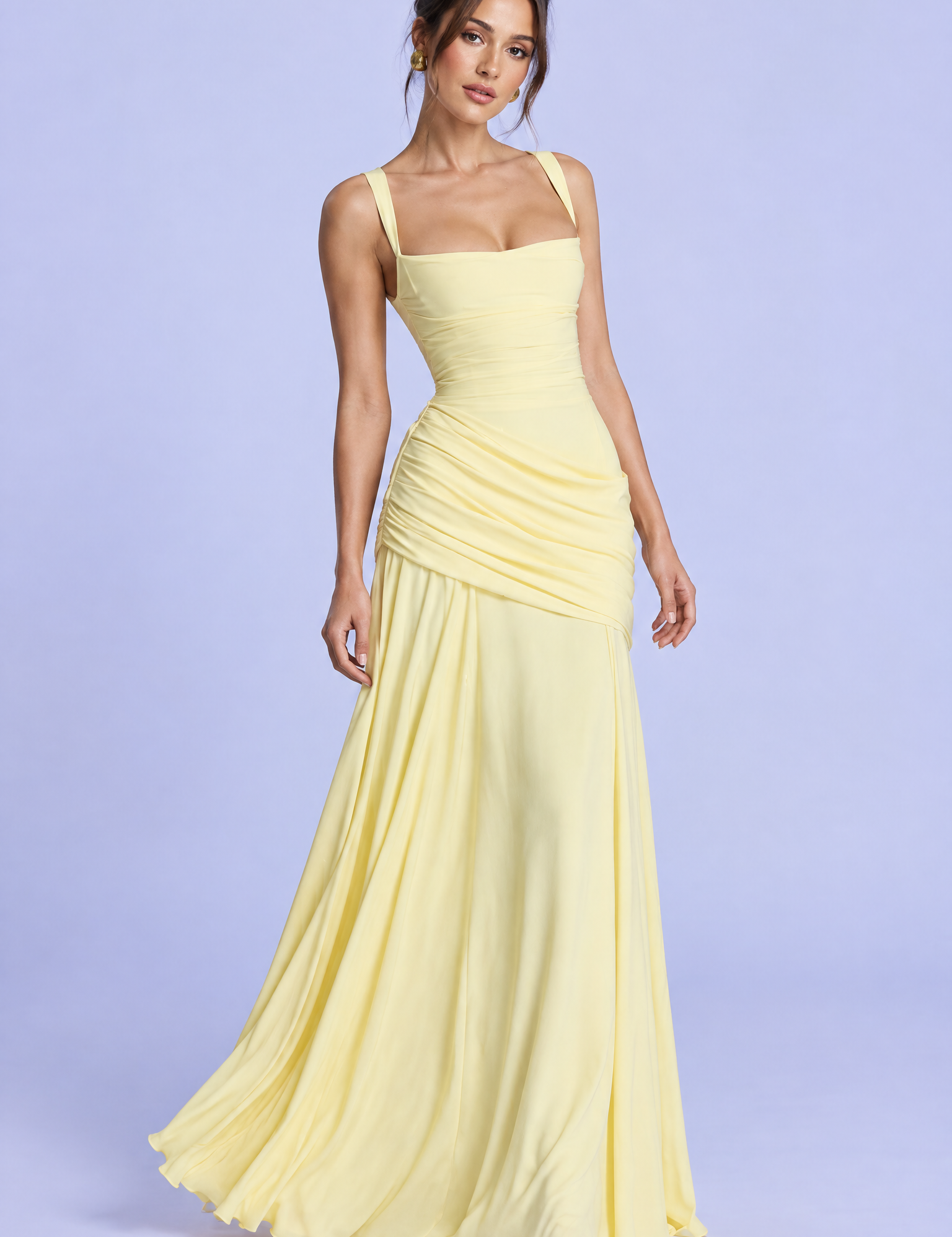Robe longue jaune clair froncée à encolure carrée et coupe évasée | Vue de face | Lounelle Paris
