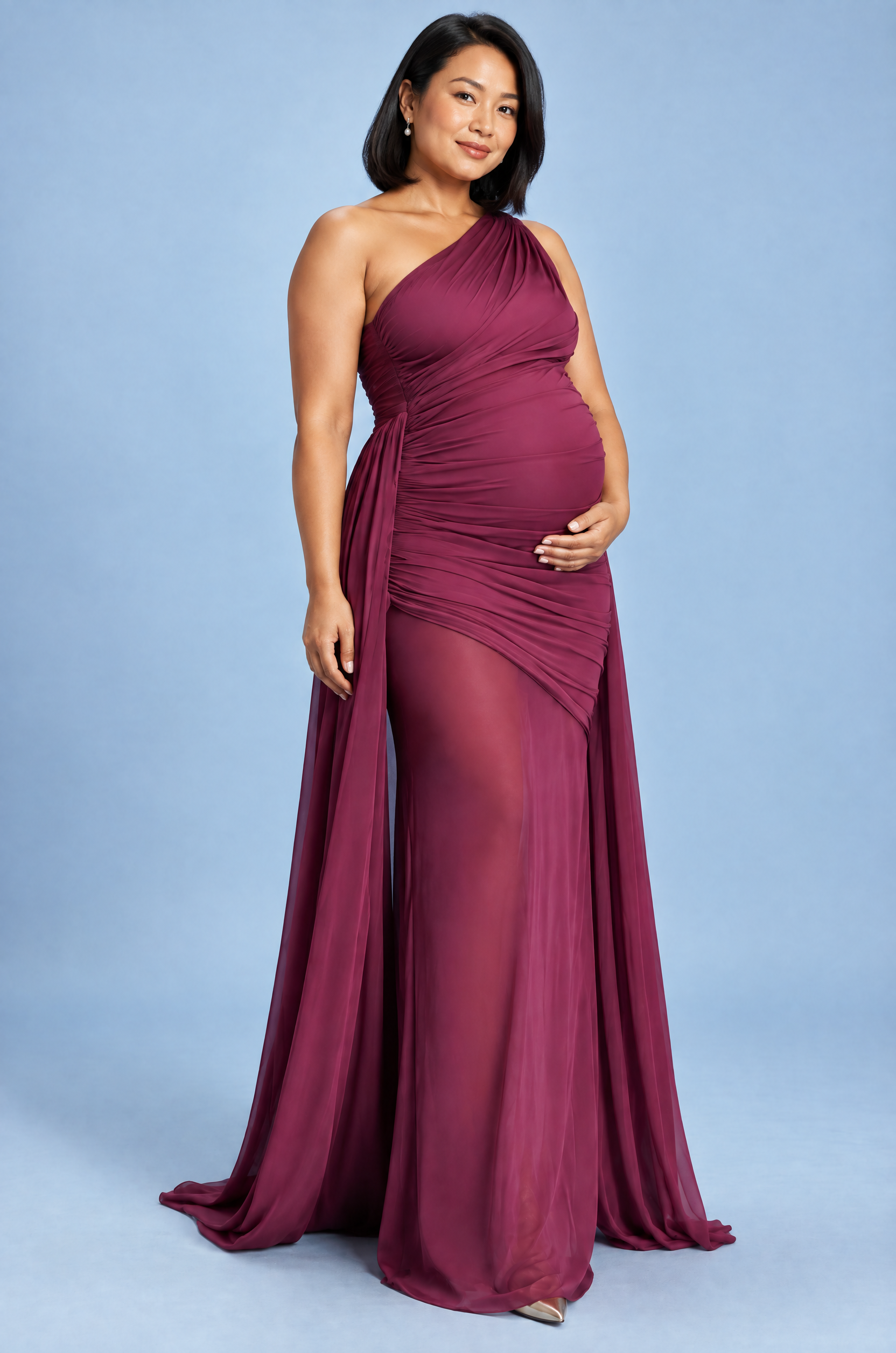 Robe longue de grossesse rouge poudré à encolure asymétrique, manche à nœud et ceinture | Porté sur une silhouette plus ronde | Lounelle Paris