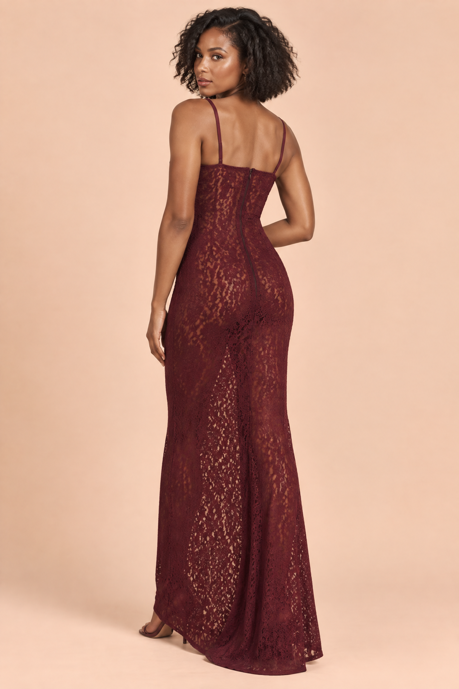 Robe midi moulante en dentelle bordeaux | Vue de dos | Lounelle Paris