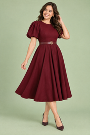 Robe midi bordeaux à col montant et manches bouffantes | Porté sur une autre silhouette | Lounelle Paris
