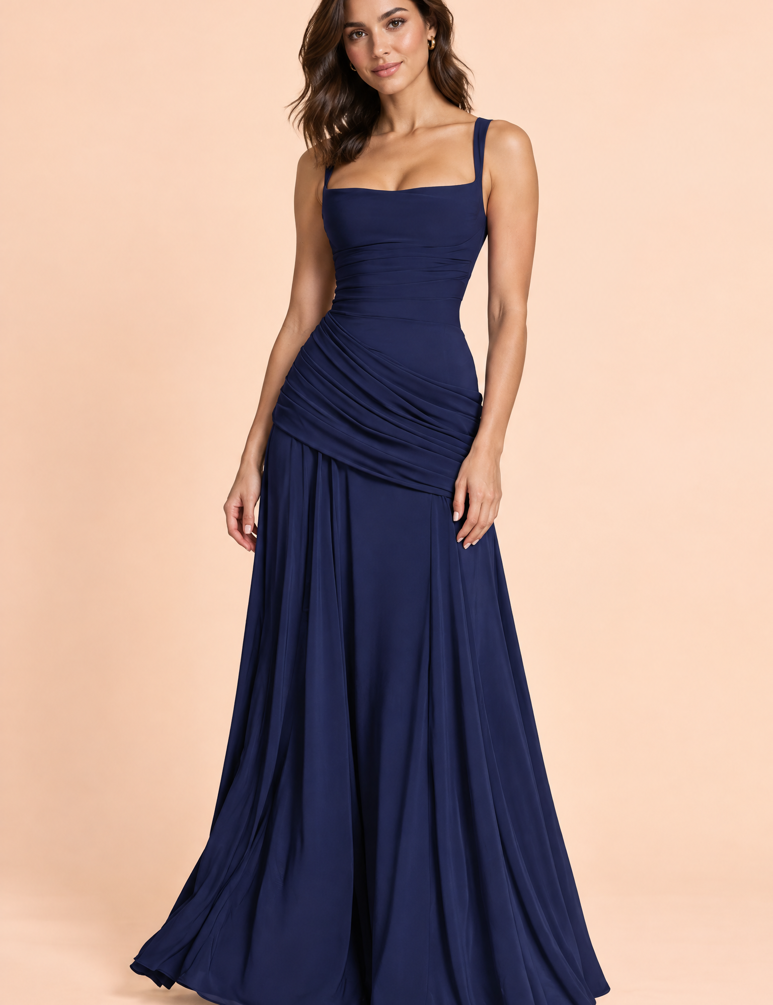 Robe longue bleu foncé froncée à encolure carrée et coupe évasée | Vue de face | Lounelle Paris